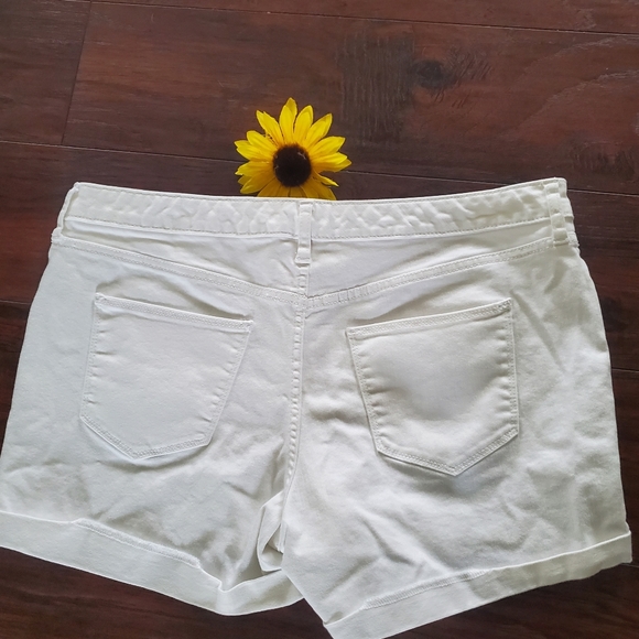 Universal Thread White Jeans Shorts - Picture 5 of 8